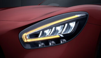 dettaglio faro mercedes sport