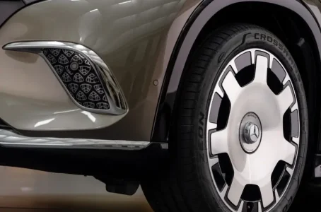 Mercedes Maybach EQS 680 SUV fari