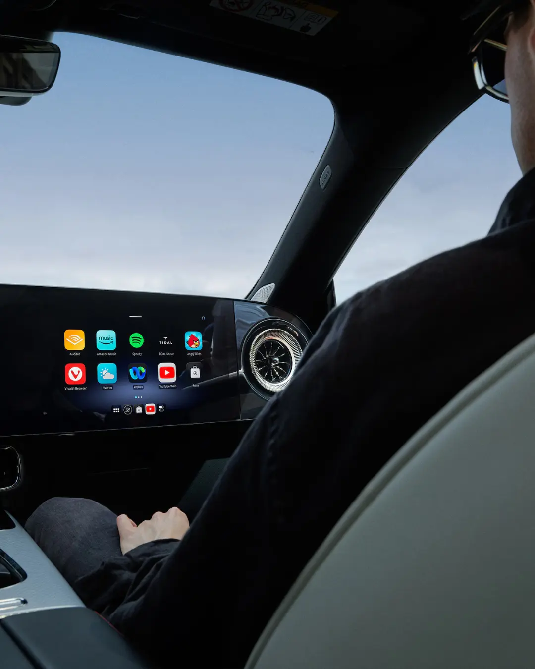 Riduci i costi, aumenta l’efficienza: MBUX non è solo un optional, è il tuo copilota intelligente.